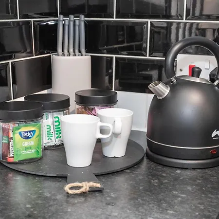 The Upside Down House Near Coop Live Arena , Etihad And Mcr Centre 別荘 *