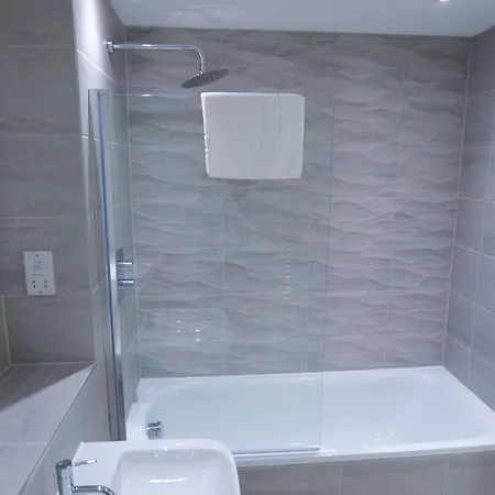 アパート Comfortable 1br Penthouse In Old Trafford