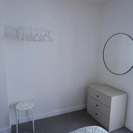 Comfortable 1br Penthouse In Old Trafford アパート *