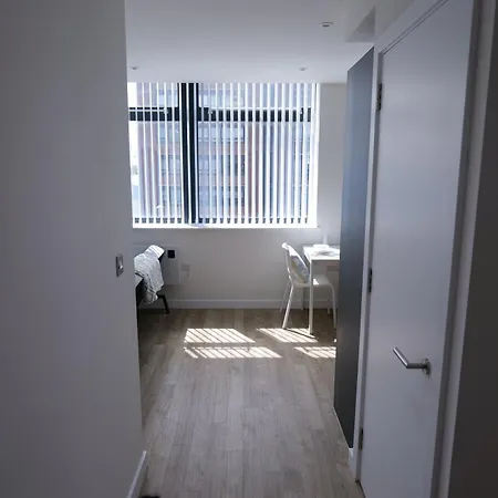 Comfortable 1br Penthouse In Old Trafford アパート *