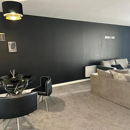 Stunning 2bd With River View 5min To Centre Apartment Manchester