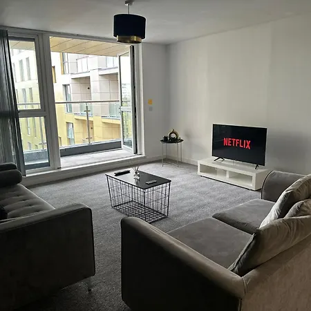 Stunning 2bd With River View 5min To Centre *