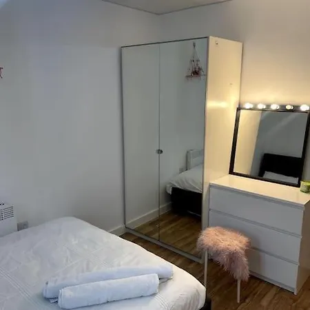 Cozie 1 Bedroom *