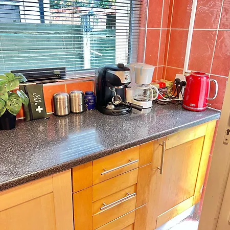 Lux Super King Private Bath Mediacity, Mufc, Salford Homestay *