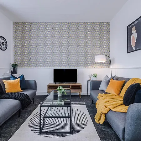 New! Modern 2-bed House In By 53 Degrees Property, Ideal For Business & Contractors - Sleeps 7! *