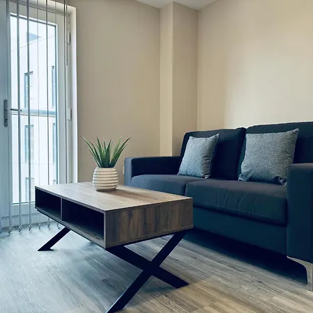 Portcullis House Apartment *