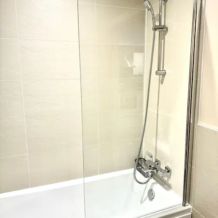 Portcullis House Apartment *