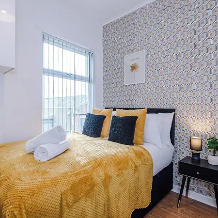 New! Modern 2-bed House In By 53 Degrees Property, Ideal For Business & Contractors - Sleeps 7! Manchester