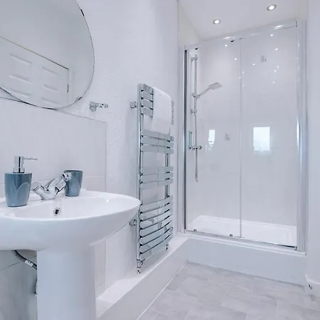 New! Modern 2-bed House In By 53 Degrees Property, Ideal For Business & Contractors - Sleeps 7! * Manchester