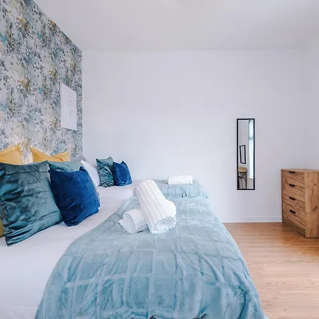 New! Modern 2-bed House In By 53 Degrees Property, Ideal For Business & Contractors - Sleeps 7! *
