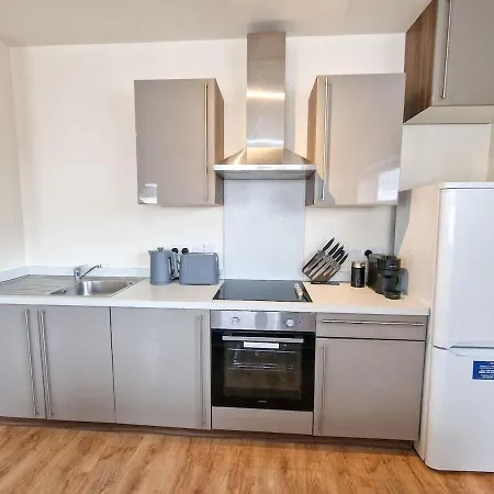 Holiday home 2 Bed Centre Flat Free Parking *