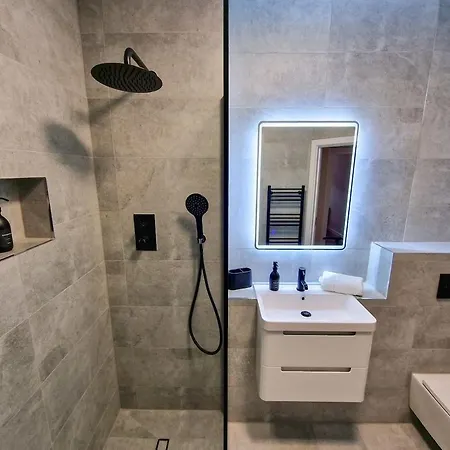 Free Parking Centre Flat By Superhost Manchester