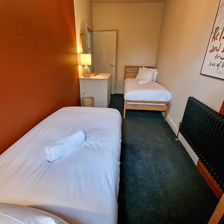 2 Bed Near Centre By Superhost
