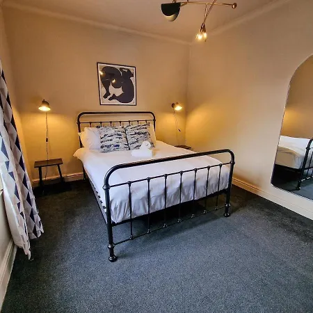 2 Bed Near Centre By Superhost *