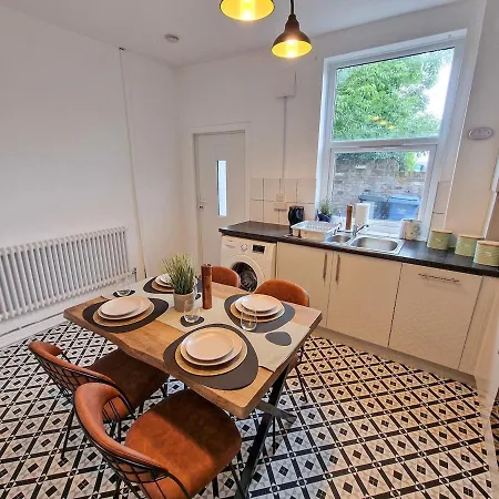 2 Bed Near Centre By Superhost Holiday home Manchester