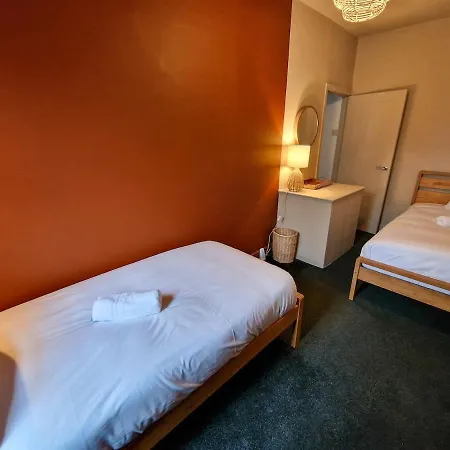 2 Bed Near Centre By Superhost Сasa de vacaciones