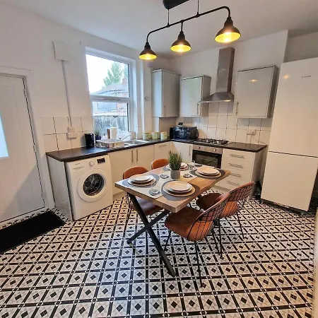 2 Bed Near Centre By Superhost *