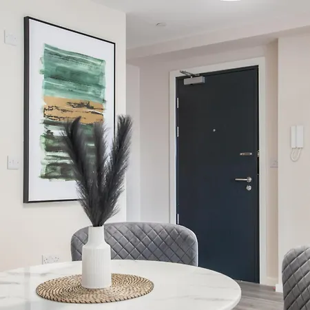 Modern 2bd In Apartment