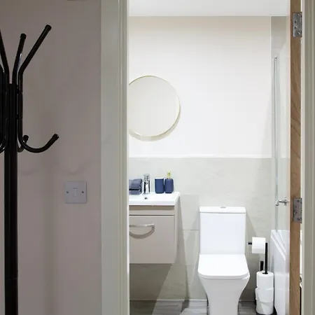 Modern 2bd In דירה *