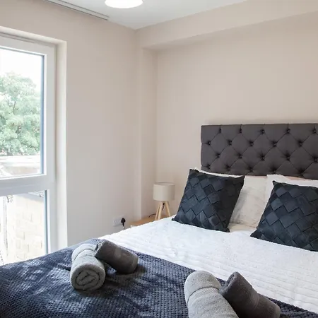 Modern 2bd In *