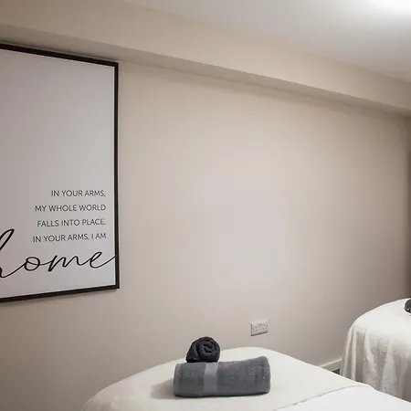 Modern 2bd In * Manchester