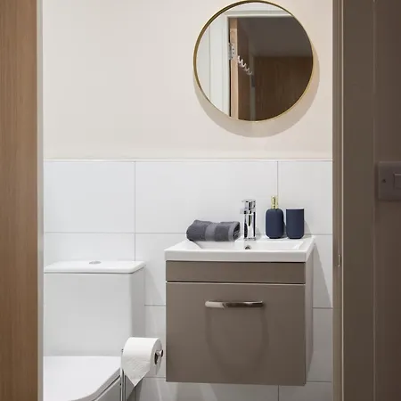 Modern 2bd In *