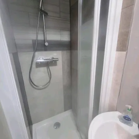 Single With Private Bathroom * Manchester