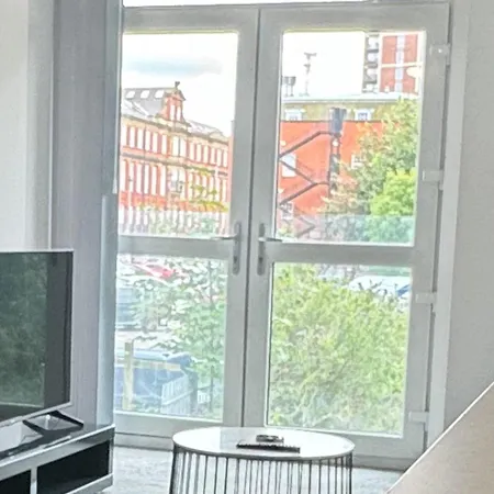 Luxury 1br Near Town
