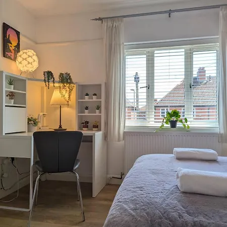 Charming King In With Garden Guest house *