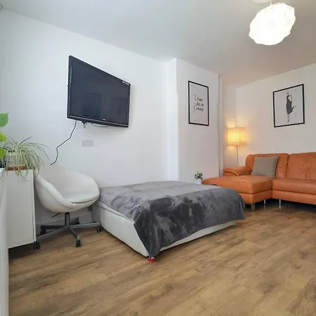 Charming King In With Garden Guest house Manchester