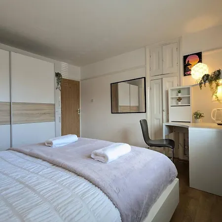 Guest house Charming King In With Garden