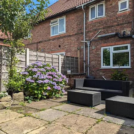 Charming King In With Garden * Manchester