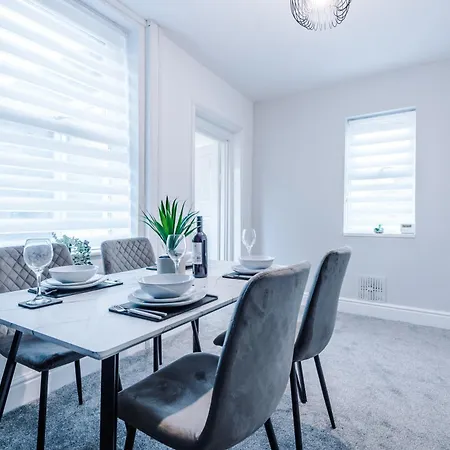 Ferienhaus Spacious 3-bed In By 53 Degrees Property, Ideal For Business & Long-term - Sleeps 9! Manchester
