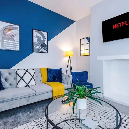 Spacious 3-bed In By 53 Degrees Property, Ideal For Business & Long-term - Sleeps 9! Manchester