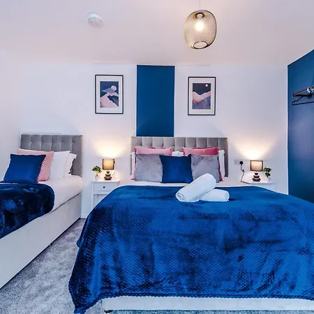 Spacious 3-bed In By 53 Degrees Property, Ideal For Business & Long-term - Sleeps 9! * Manchester