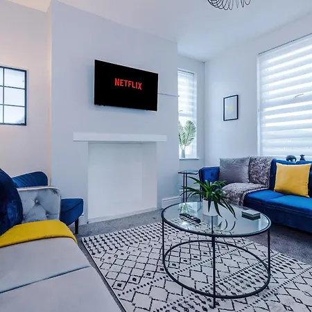 Spacious 3-bed In By 53 Degrees Property, Ideal For Business & Long-term - Sleeps 9! Σπίτι διακοπών *