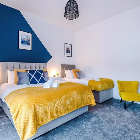 Spacious 3-bed In By 53 Degrees Property, Ideal For Business & Long-term - Sleeps 9! Ferienhaus Manchester