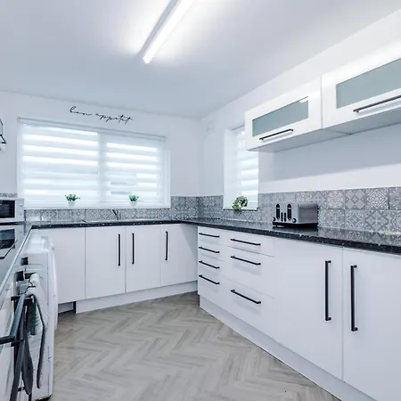 Σπίτι διακοπών Spacious 3-bed In By 53 Degrees Property, Ideal For Business & Long-term - Sleeps 9! Μάντσεστερ