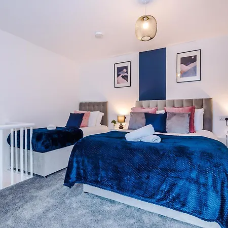Ferienhaus Spacious 3-bed In By 53 Degrees Property, Ideal For Business & Long-term - Sleeps 9!