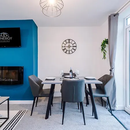 Nyaraló Modern 3-bed House In By 53 Degrees Property, Ideal For Professionals & Contractors, Free Parking - Sleeps 8!