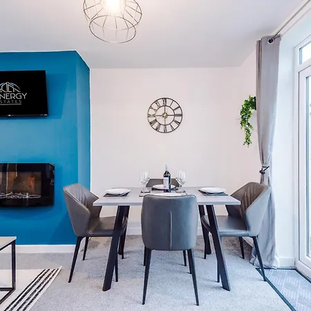 Nyaraló Modern 3-bed House In By 53 Degrees Property, Ideal For Professionals & Contractors, Free Parking - Sleeps 8! Manchester