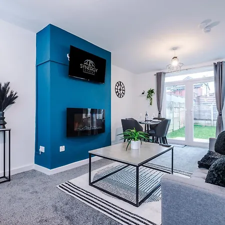 Nyaraló Modern 3-bed House In By 53 Degrees Property, Ideal For Professionals & Contractors, Free Parking - Sleeps 8!