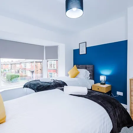 Modern 3-bed House In By 53 Degrees Property, Ideal For Professionals & Contractors, Free Parking - Sleeps 8! Nyaraló Manchester
