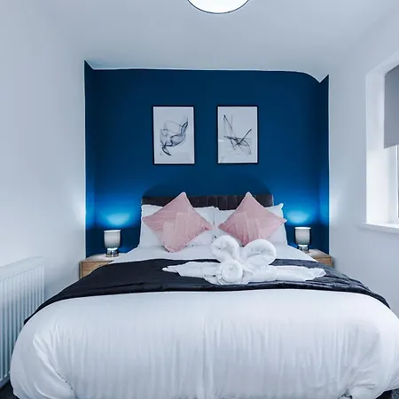 Nyaraló Modern 3-bed House In By 53 Degrees Property, Ideal For Professionals & Contractors, Free Parking - Sleeps 8! Manchester