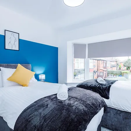 Modern 3-bed House In By 53 Degrees Property, Ideal For Professionals & Contractors, Free Parking - Sleeps 8! * Manchester