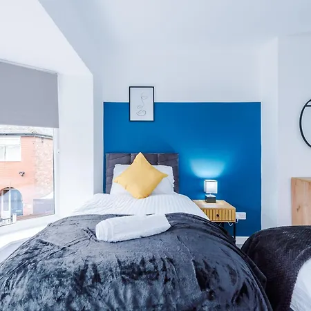 Modern 3-bed House In By 53 Degrees Property, Ideal For Professionals & Contractors, Free Parking - Sleeps 8!