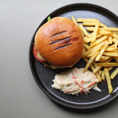 ذا تاونهاوس فندق