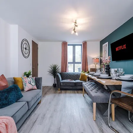 Stylish Five Bedroom House By Purestay Short & Serviced Free Parking * 맨체스터