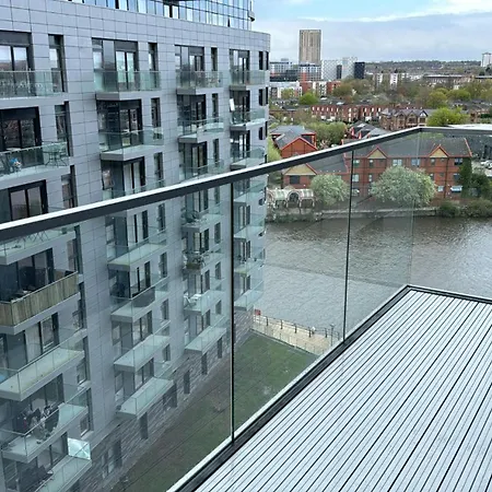 New Penthouse Height Flat, View Balcony, Free Gym & Minimalistic * Manchester