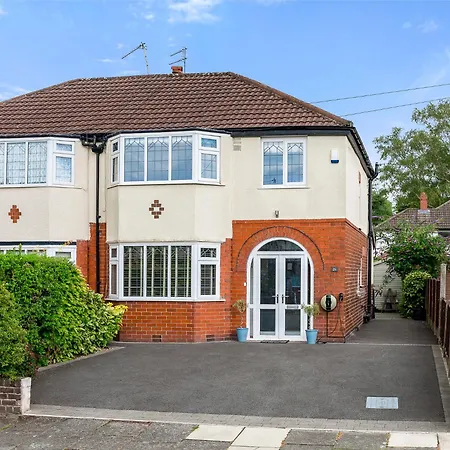 Pass The Keys Picture Perfect Haven In Didsbury Village - Free Parking & Ev Station Vakantiehuis